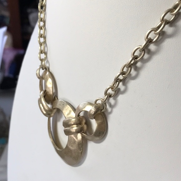 Jones New York necklace with circle pendant, gold tone - Picture 4 of 8